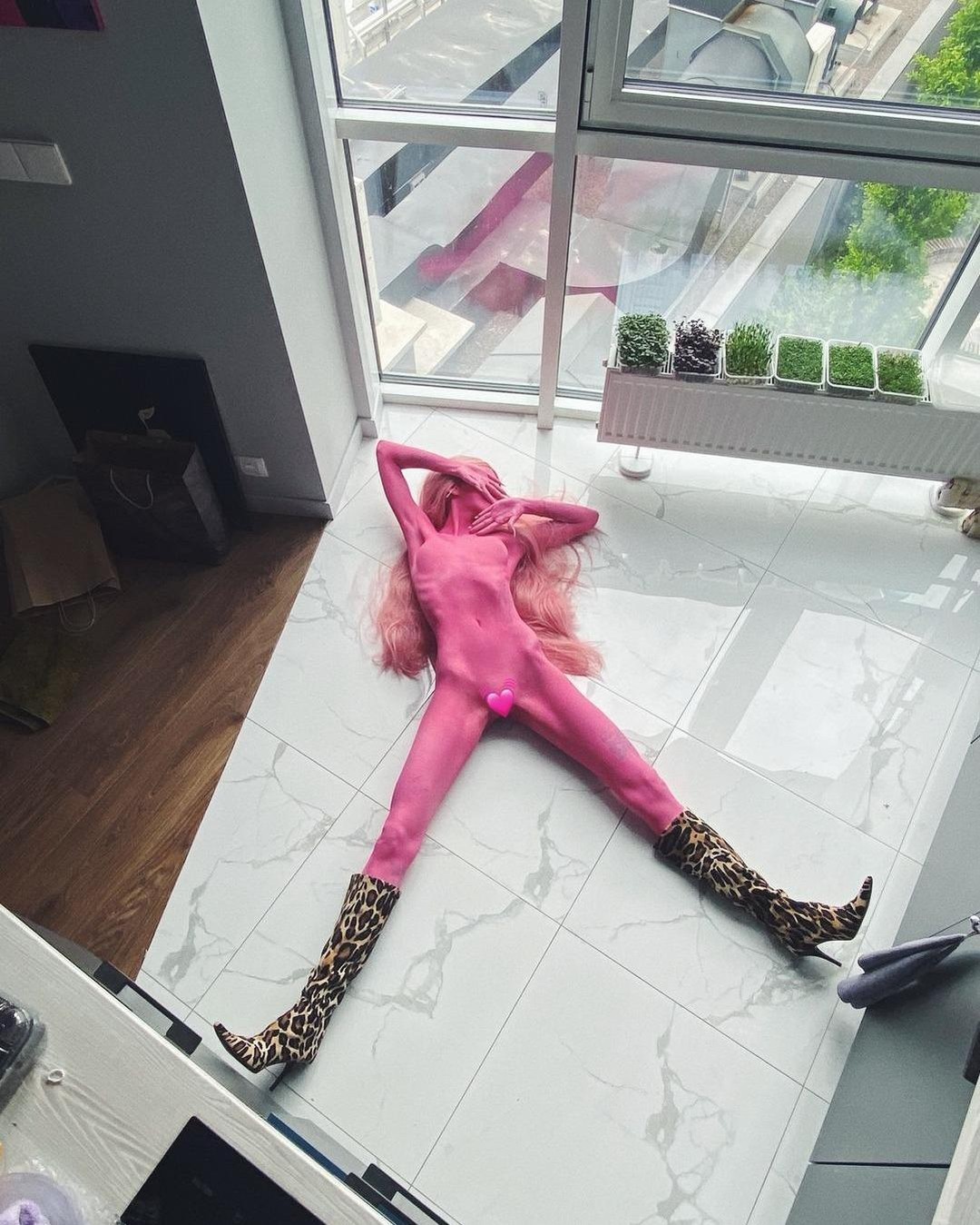 Pink Body — Performance